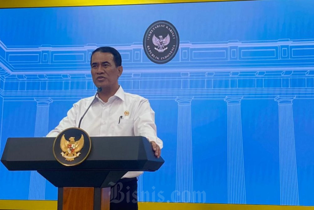 Menteri Pertanian (Mentan) Andi Amran Sulaiman saat memberikan keterangan pers terkait hasil rapat terbatas (ratas) seputar Swasembada Pangan bersama Presiden Prabowo Subianto di Kantor Presiden, Kamis (9/10/2025