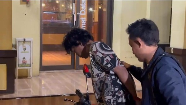 Pelaku Pencurian HP di Tambora Diamankan Saat Siskamling Warga dan Polisi
