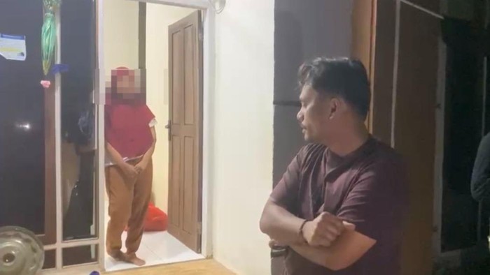 Foto: Polisi bantu ibu dan anak penyandang autisme yang kelaparan di Kendari setelah suami ditangkap kasus curanmor. (dok. istimewa)